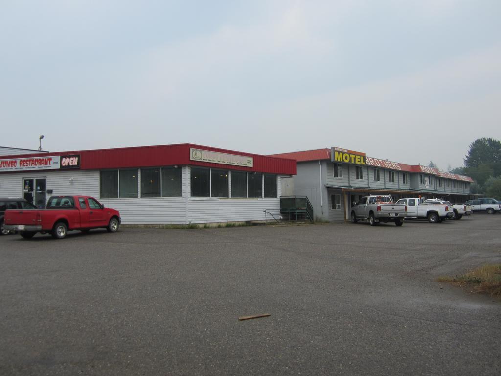 Brothers Inn Motel Prince George Extérieur photo